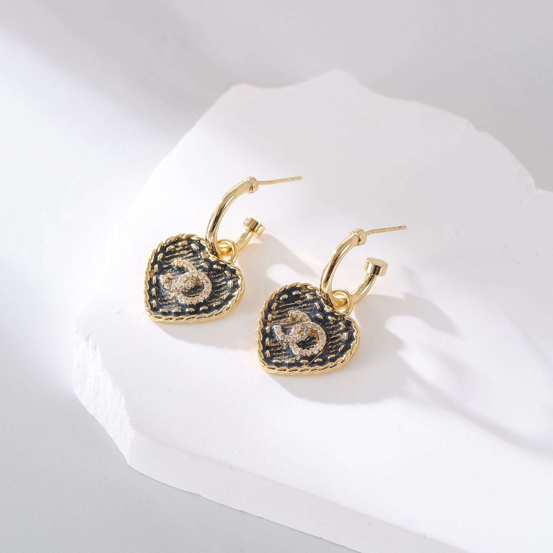 Wholesale Valentine's Day gift copper plated gold inlaid zircon love earrings heart-shaped earrings jewelry
